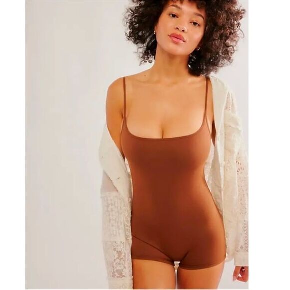Free People NWT Basique Boyshort Onesie in the color cappuccino size XS - Picture 2 of 4
